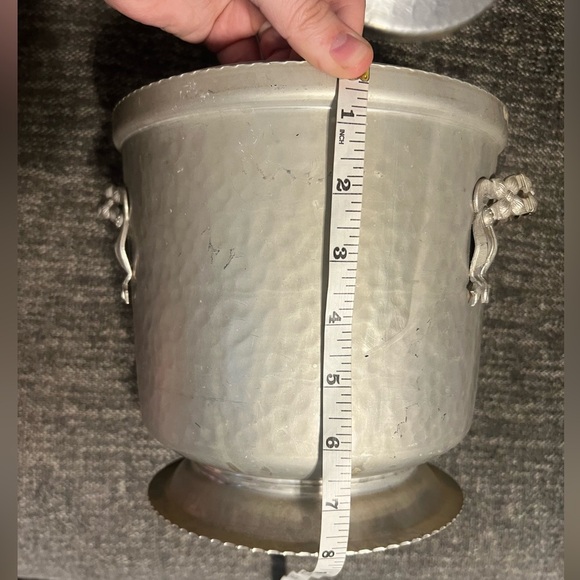 Vintage Hammered Aluminum Art Nouveau Ice Bucket Rose Bud Floral Trim Handles - Picture 9 of 11
